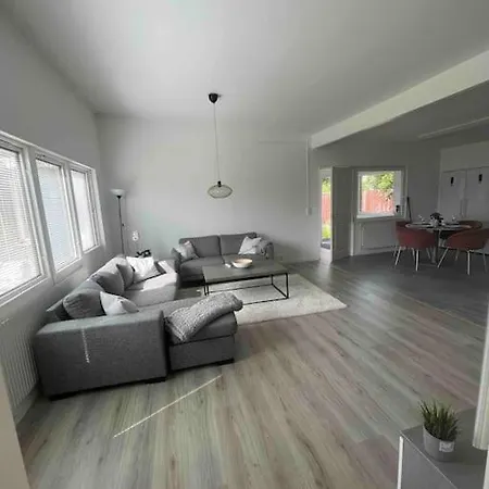 Apartment Lyxig Stadsro Och Utrymme I Malmo